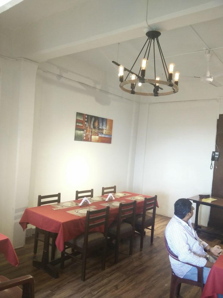 Strand Hotel, Colaba Βομβάη Εξωτερικό φωτογραφία