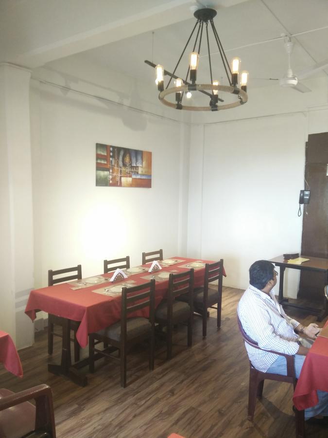 Strand Hotel, Colaba Βομβάη Εξωτερικό φωτογραφία