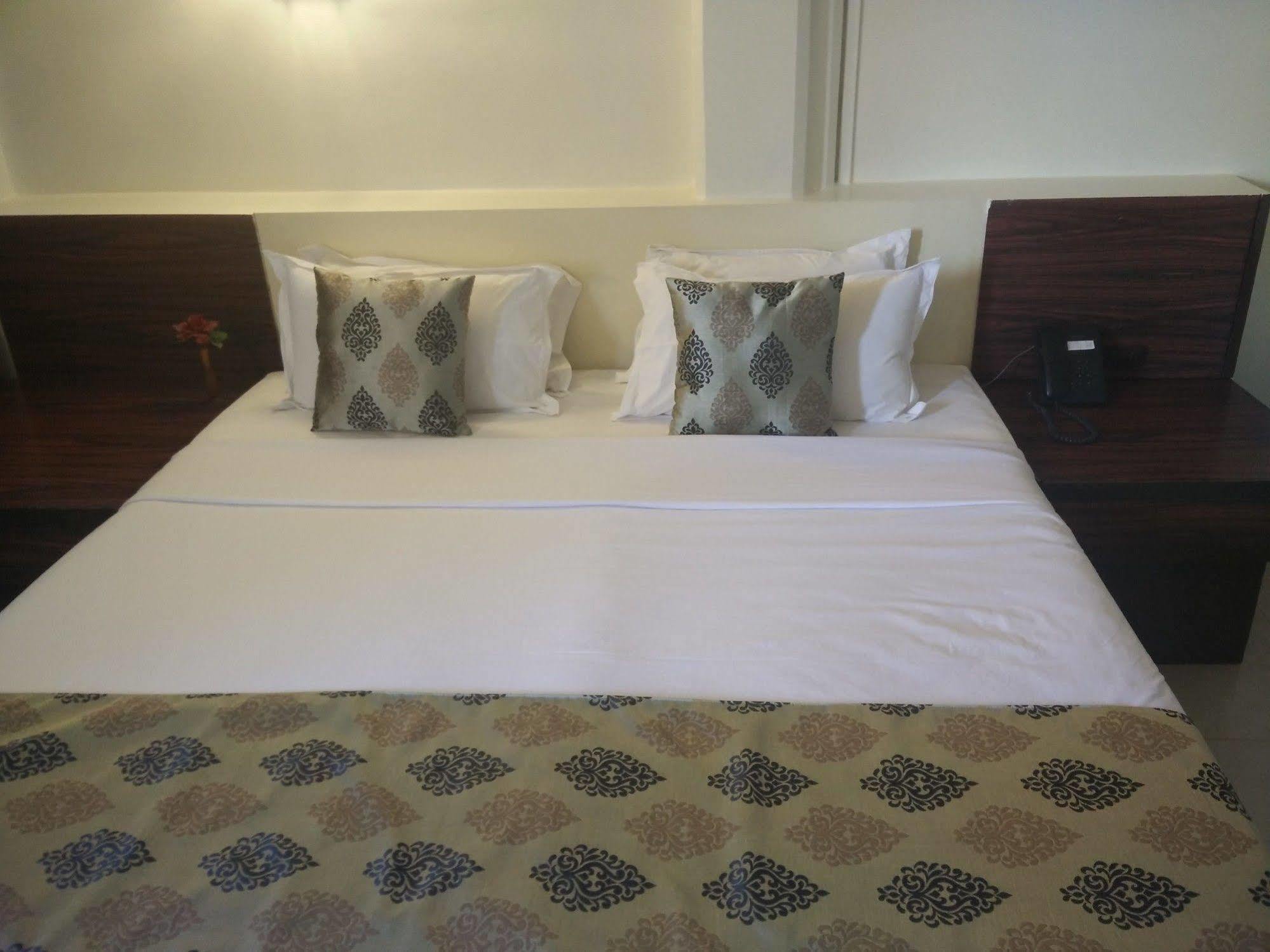 Strand Hotel, Colaba Βομβάη Εξωτερικό φωτογραφία