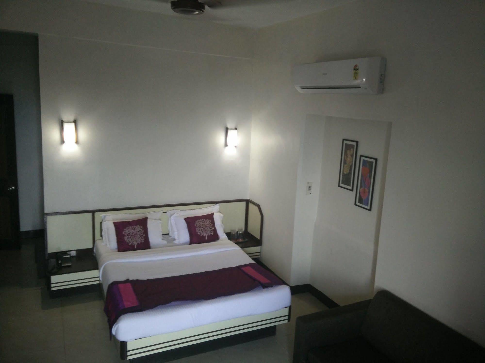 Strand Hotel, Colaba Βομβάη Εξωτερικό φωτογραφία